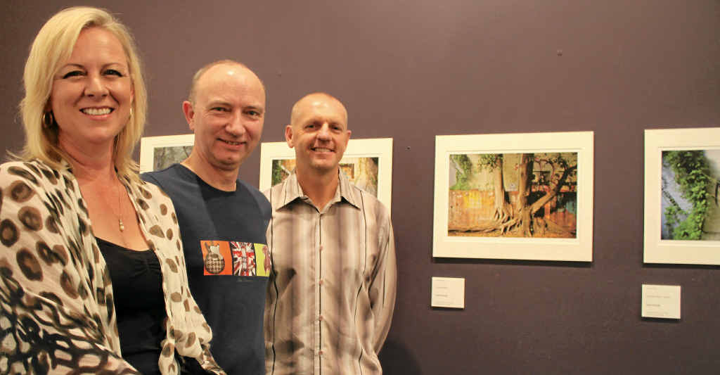 Sharon and Michael Redshaw (right) travelled from the Gold Coast to see Paul Doody’s (middle) display. Sharon and Michael Redshaw (right) travelled from the Gold Coast to see Paul Doody’s (middle) display.